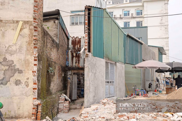 Ng&ocirc;i nh&agrave; si&ecirc;u mỏng với chiều s&acirc;u chưa bằng một sải tay, g&acirc;y mất c&acirc;n đối đ&ocirc; thị