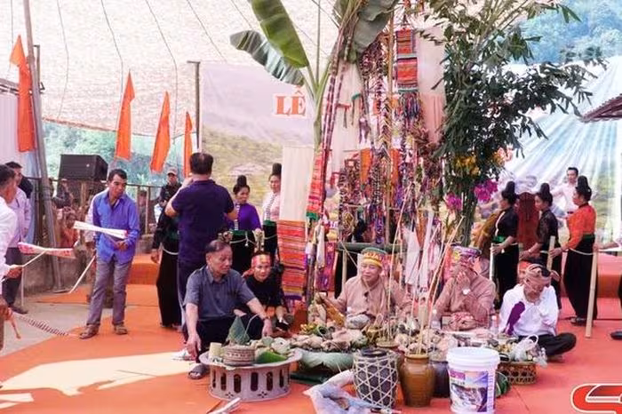 Sống lại hồn cốt văn hóa qua Lễ hội Láng Pang A của người La Ha