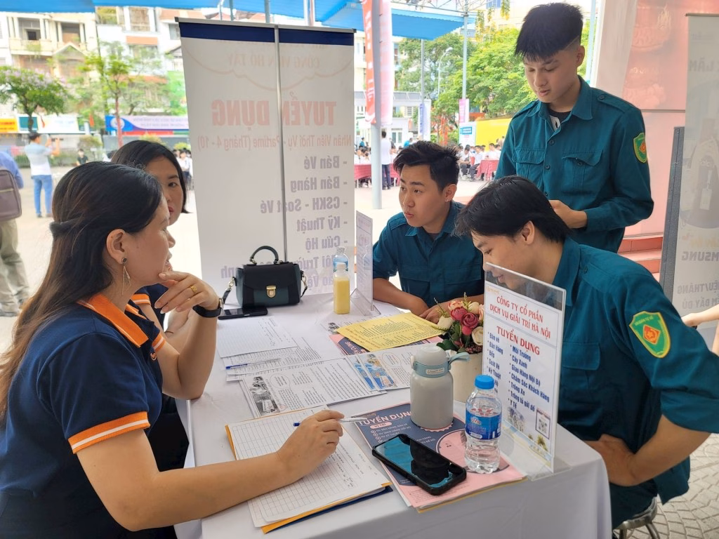 Hoạt động giới thiệu việc l&agrave;m tại phường Ba Đ&igrave;nh