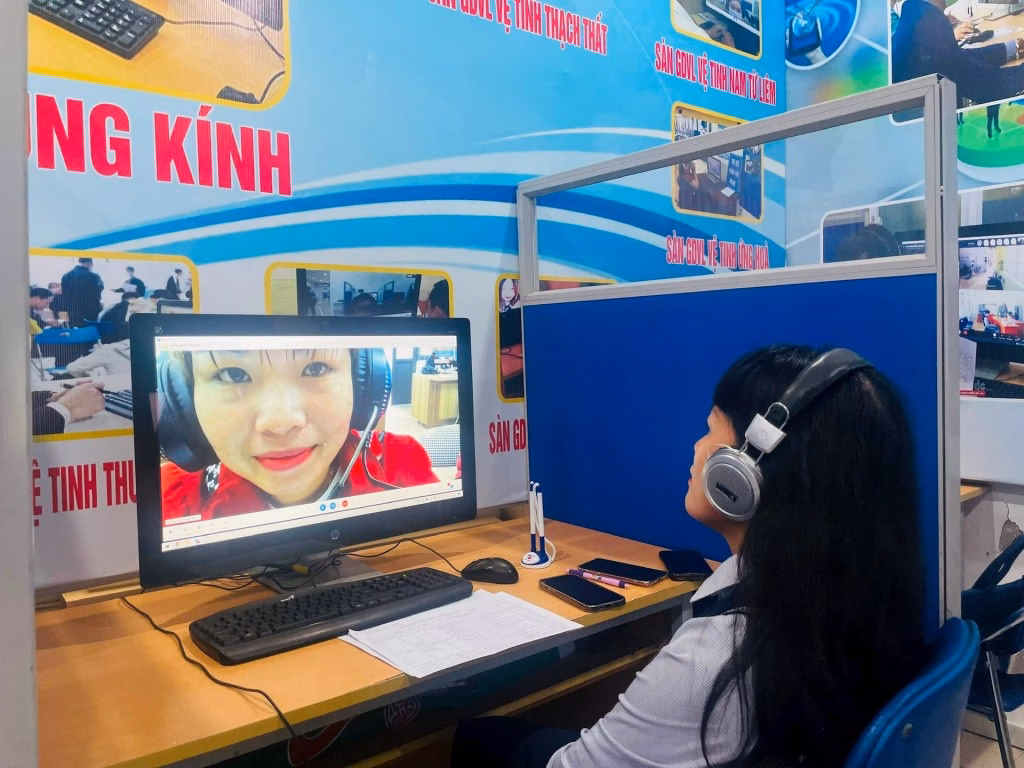 Phỏng vấn trực tuyến giữa nh&agrave; tuyển dụng v&agrave; người lao động