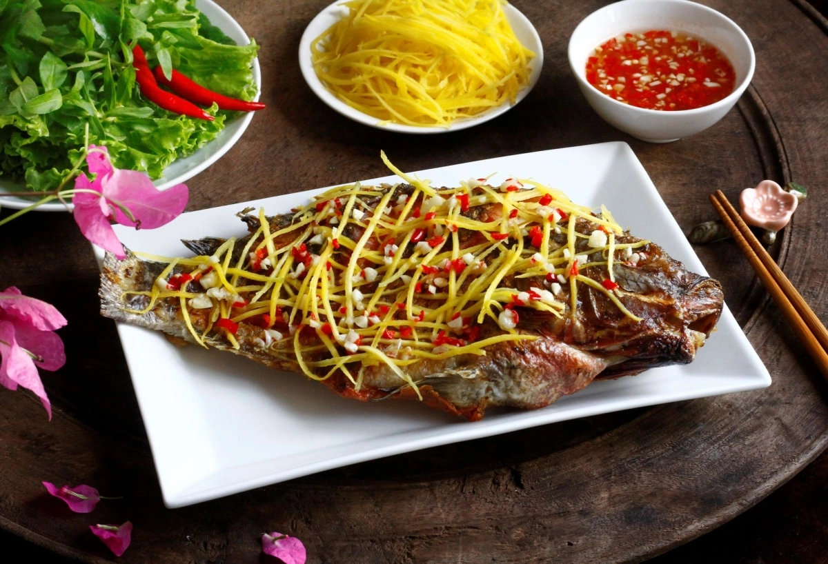 Cá Chiên Giòn Mắm Xoài: Tuyệt Chiêu Chống Ngấy, Chuẩn Vị Miền Tây