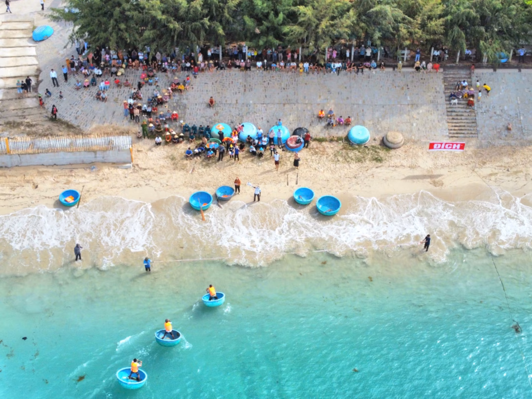 Du kh&aacute;ch tham quan v&agrave; trải nghiệm nhịp sống chậm tại l&agrave;ng ch&agrave;i Ninh V&acirc;n v&agrave;o m&ugrave;a h&egrave;