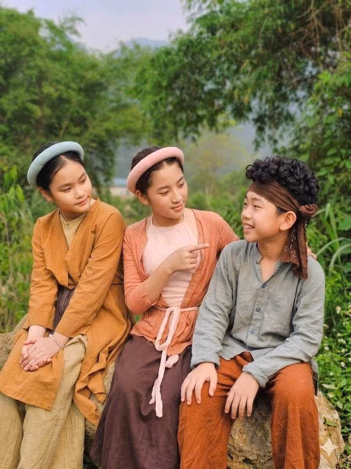 Ho&agrave;ng My v&agrave; c&aacute;c bạn diễn nh&iacute; trong phim Trạng T&iacute; tạo tương t&aacute;c tự nhi&ecirc;n