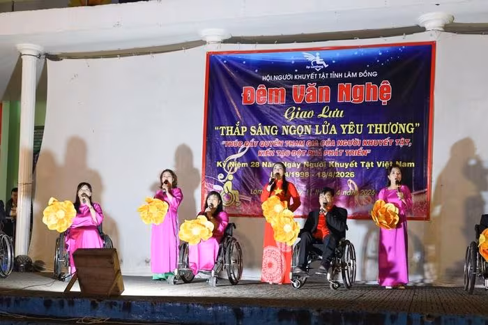 Lâm Đồng: Lan tỏa nghị lực qua đêm nhạc “Thắp sáng ngọn lửa yêu thương”