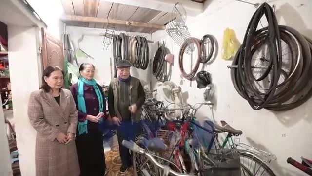 Ông giáo già Ninh Bình và hành trình 20 năm hồi sinh xe đạp cũ cho trẻ nghèo