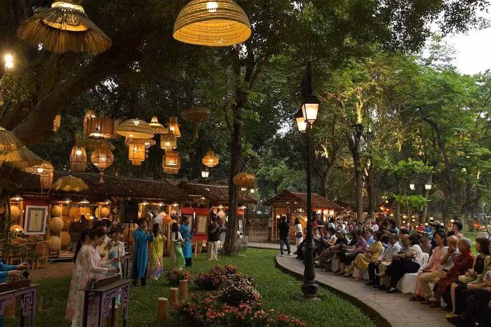 Vườn Ánh Sáng Văn Miếu: Bản Giao Hưởng Giữa Truyền Thống Và Đương Đại