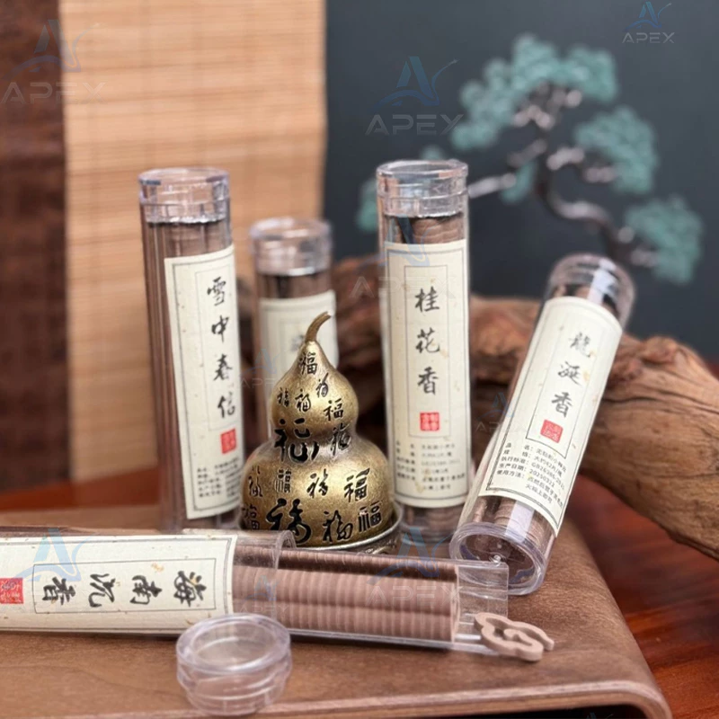 Không gian chật hẹp, lư hương mini đốt trầm vẫn mang lại hương thơm lan tỏa suốt ngày