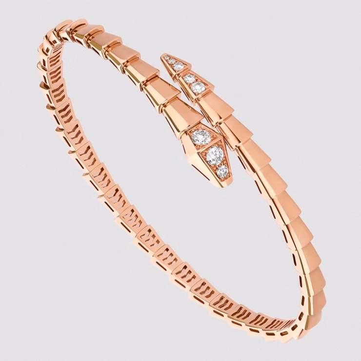 Cận cảnh c&aacute;ch mix layer trang sức Bulgari của Lan Khu&ecirc;