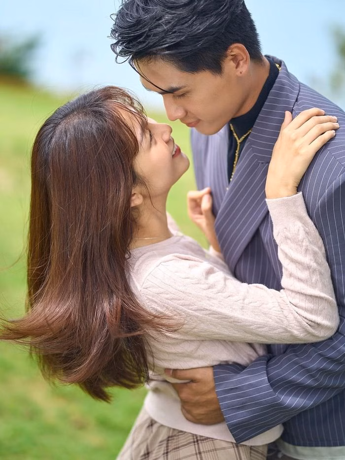 Cặp đôi chính trong phim Vì Mẹ Anh Phán Chia Tay gây sốt với chemistry bùng nổ