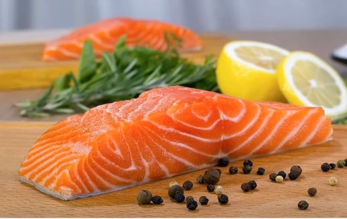 Chế độ ăn giàu cá béo giúp giảm nguy cơ bệnh tim và trầm cảm