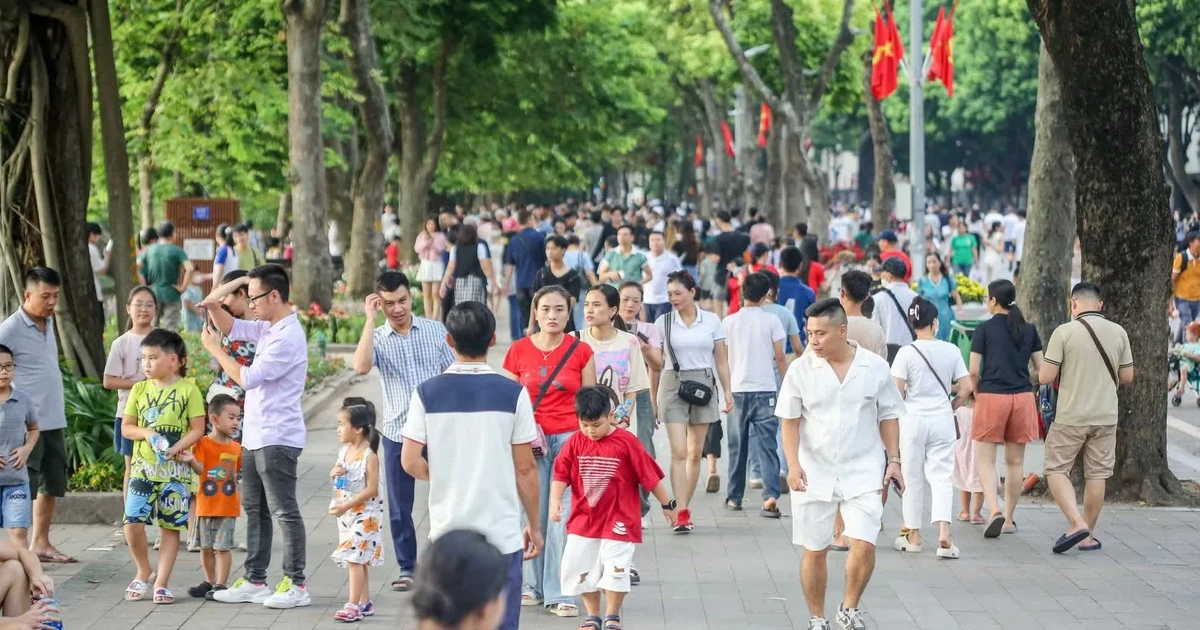 Lịch nghỉ lễ 30/4 và 1/5 năm 2026: Bộ Nội vụ khẳng định không nghỉ 9 ngày