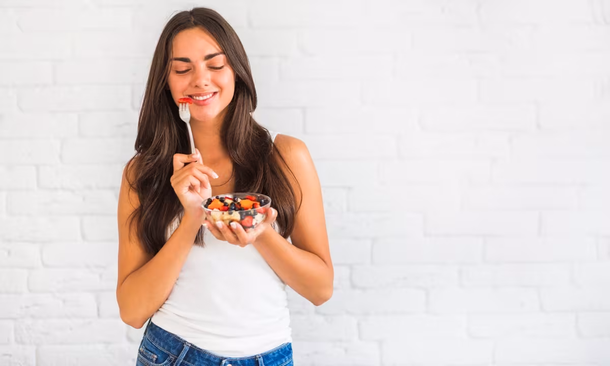 Ngừng Ăn Kiêng Khắt Khe: 5 Mẹo Ăn Uống Thông Minh Để Kiểm Soát Cân Nặng