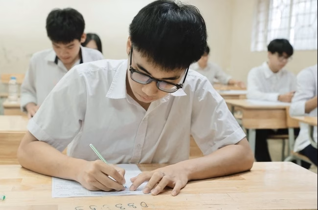 Thí sinh dự thi Tốt nghiệp Trung học phổ thông. Thí sinh dự thi Tốt nghiệp Trung học phổ thông.