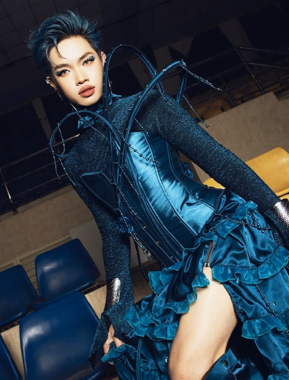 'Bề nổi' của văn hoá thần tượng và sự 'ẻo lả đến rùng mình' của các nam ca sĩ 'Bề nổi' của văn hoá thần tượng và sự 'ẻo lả đến rùng mình' của các nam ca sĩ