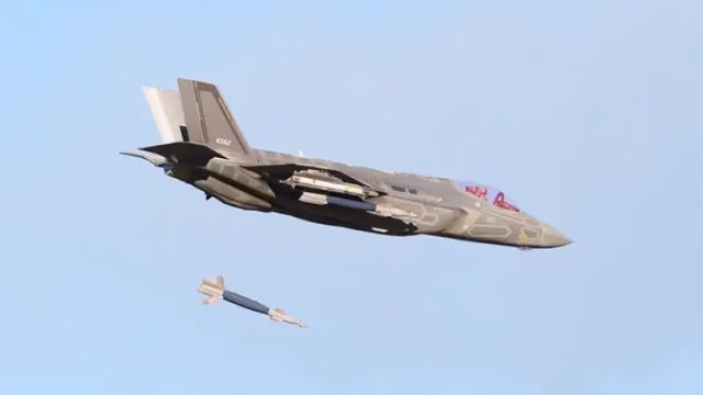 Tiêm kích F-35 thả bom dẫn đường GBU-12 Tiêm kích F-35 thả bom dẫn đường GBU-12