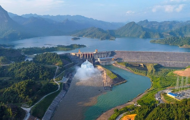Thủy điện Tuyên Quang mở cửa xả lũ Thủy điện Tuyên Quang xả lũ
