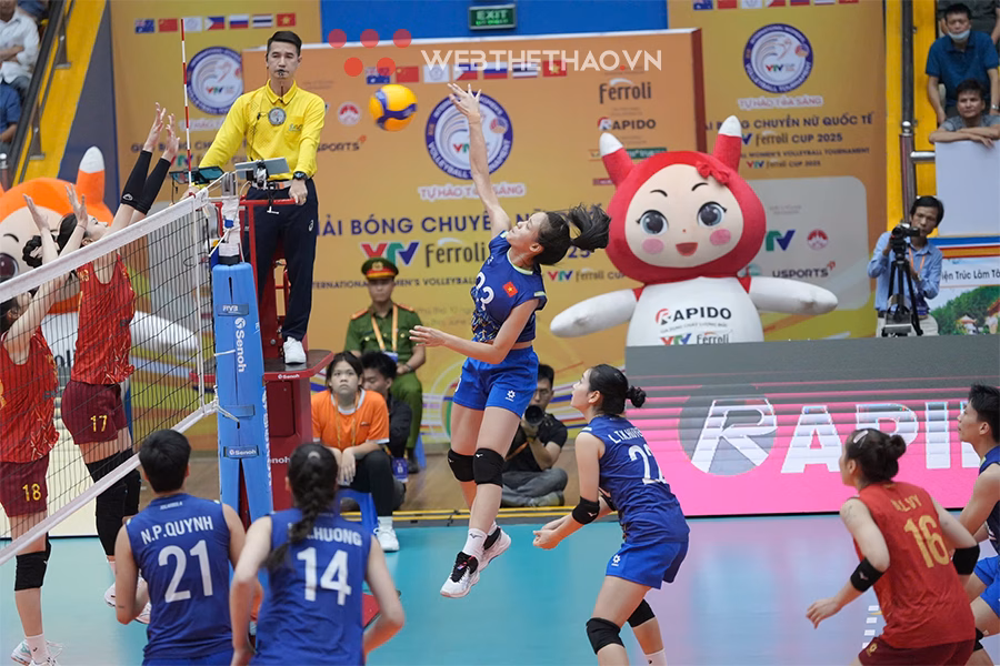 Tuyển bóng chuyền nữ Việt Nam áp đảo U21
