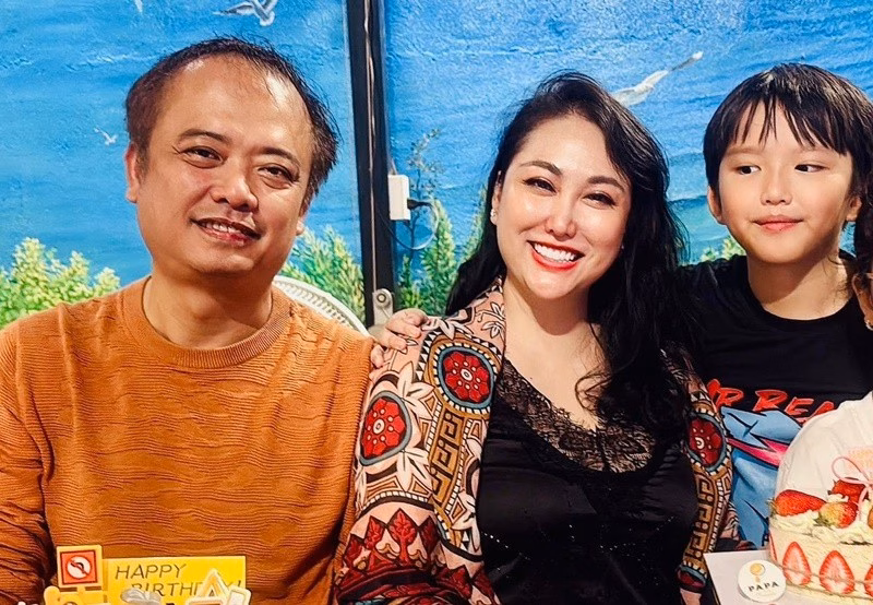 Phi Thanh Vân ngọt ngào bên bạn trai doanh nhân sau 1 năm yêu Doanh nhân Trần Chí Phú vừa đón sinh nhật bên Phi Thanh Vân. Ảnh: FB Phi Thanh Vân.