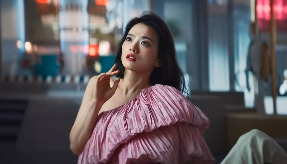 Song Joong Ki bất ngờ đăng ảnh với đồng nghiệp Chun Woo Hee Chun Woo Hee được gọi là "điên nữ" sau vai diễn trong bộ phim bộ phim sinh tồn The 8 Show