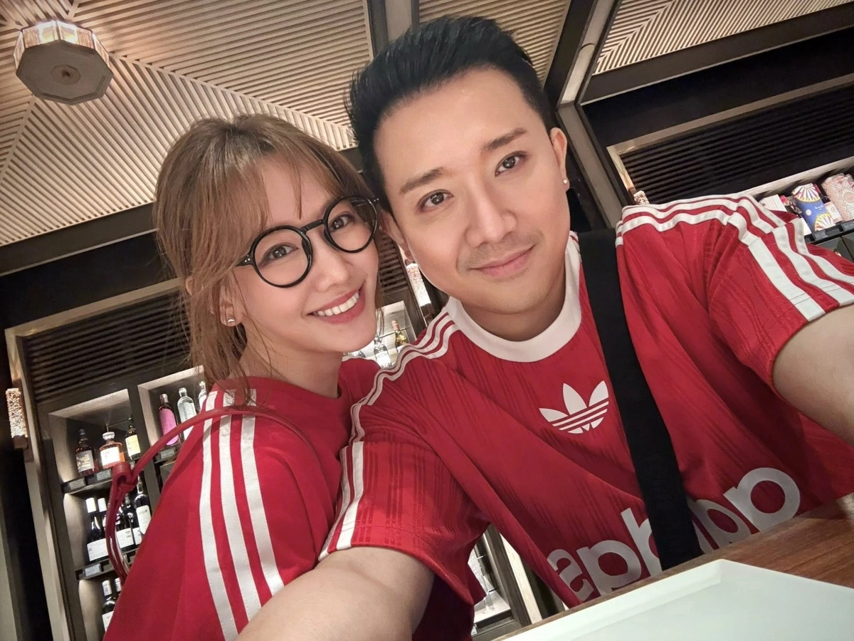 Trấn Thành và Hari Won: 8 Năm Hôn Nhân Hạnh Phúc Bên Nhau Về phía Trấn Thành, anh cho biết Hari Won luôn luôn ủng hộ và làm hậu phương vững chắc cho anh tập trung sự nghiệp. Nam MC nhận xét bà xã là người tự lập, mạnh mẽ. Anh từng chia sẻ rằng chính sự đồng hành và yêu thương của vợ đã giúp anh vượt qua nhiều khó khăn và trở thành phiên bản tốt hơn của chính mình.