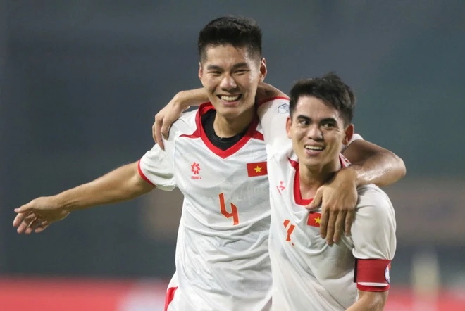 U23 Việt Nam có trung vệ đáng sợ từng muốn bỏ cuộc, vì sao lại thay đổi? Ở tuổi 21, Hiểu Minh sở hữu thể hình lý tưởng với chiều cao 1,84 m và nặng 76 kg.