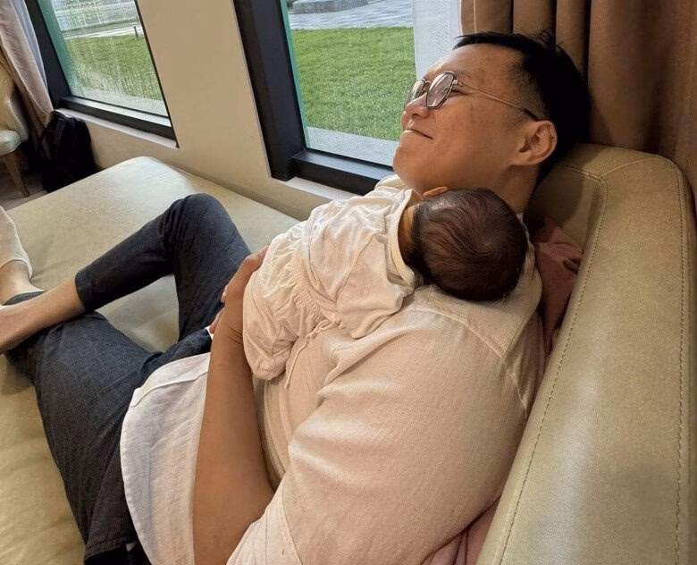 Á hậu Thu Hà tiết lộ bí quyết giúp mẹ bỉm lấy lại vóc dáng sau sinh “BTV trẻ nhất Thời sự 19h” khoe dáng nuột nà sau sinh, U40 đứng cạnh nam thần Việt mà nhìn hệt nữ chính phim ngôn tình - 11