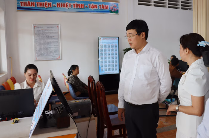 Vườn Chà là đang cho trái của anh Đinh Nhựt Hòa