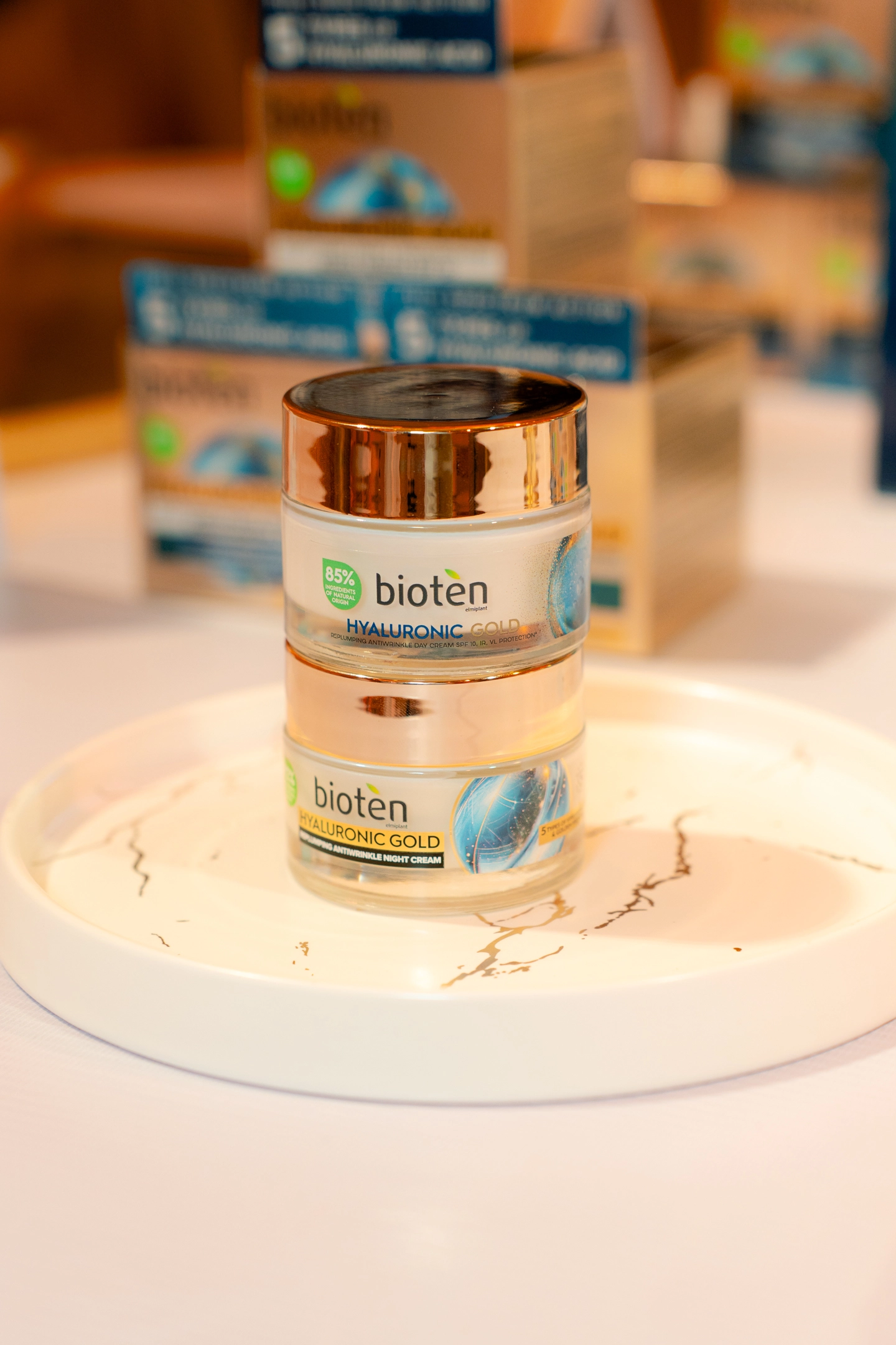 Bioten ra mắt dòng sản phẩm Hyaluronic Gold chăm sóc da với công thức thiên nhiên và khoa học Bioten Hyaluronic Gold Replumping Antiwrinkle Day and night Cream