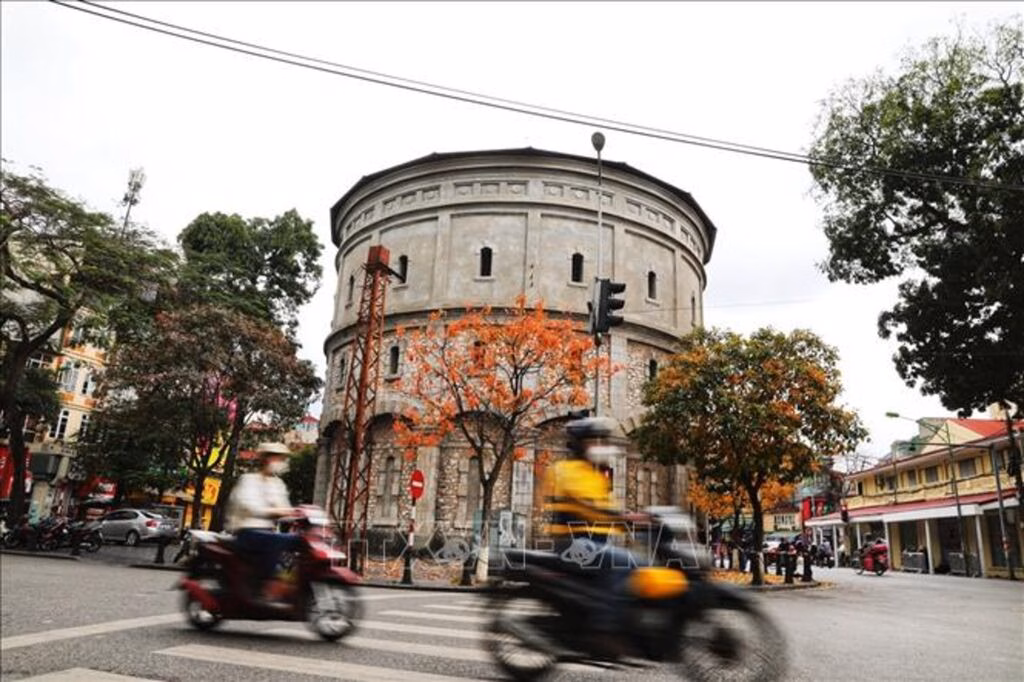 Hà Nội đặt mục tiêu thu 130 ngàn tỷ đồng từ du lịch trong năm nay Vẻ đẹp mùa thay lá tại bốt Hàng Đậu.