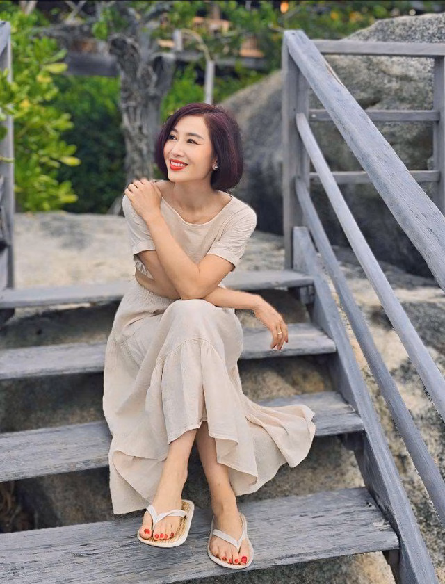 Hoa khôi Thể thao Thu Hương: Bí quyết trẻ đẹp ở tuổi trung niên Chị tận hưởng cuộc sống hạnh phúc cùng sức khỏe dồi dào ở tuổi trung niên, tất cả nhờ vào sự chăm chỉ tập luyện thể dục thể thao và ăn uống khoa học nghiêm khắc.