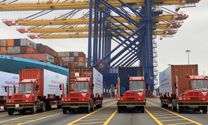 Ông Trần Văn Kỳ, Chủ tịch Tập đoàn Hateco nêu một số đề xuất, kiến nghị của Tập đoàn tại cuộc làm việc