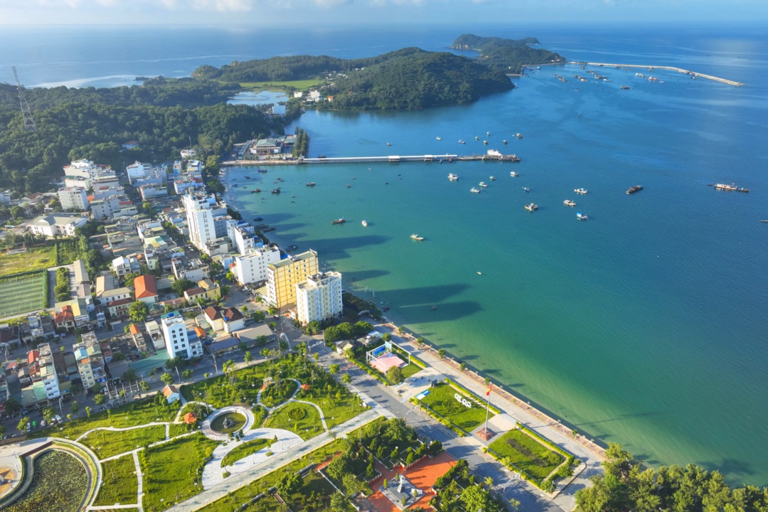 Một góc trung tâm Đặc khu Cô Tô, tỉnh Quảng Ninh_Nguồn: thanhnien.vn