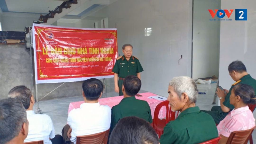 Trung tướng Phạm Ngọc Khoá phát biểu tại lễ bàn giao nhà tình nghĩa cho cựu quân tình nguyện Nguyễn Viết Đông.