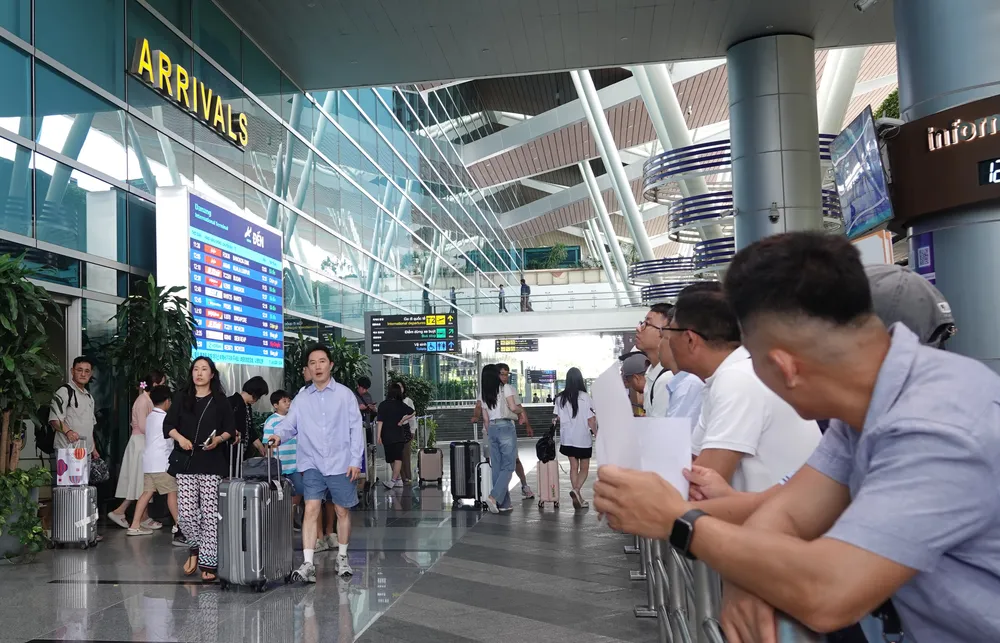 Sân bay Đà Nẵng nhộn nhịp du khách Hàn Quốc trong mùa cao điểm du lịch. Ảnh: XUÂN QUỲNH