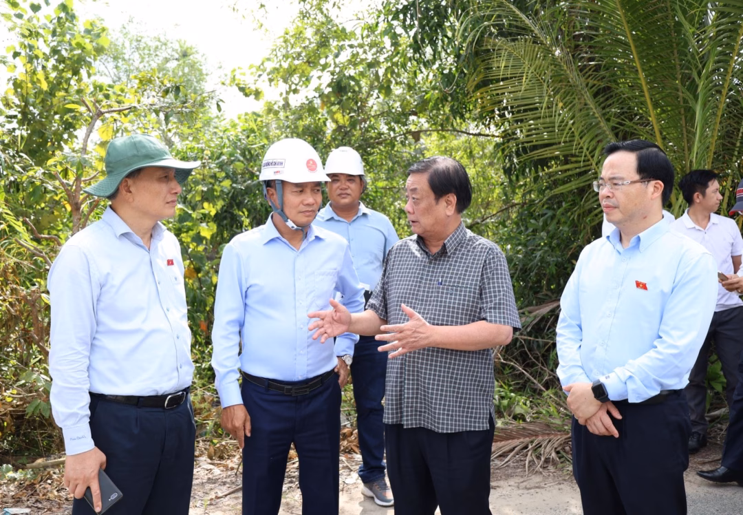 Dự án đường Hồ Chí Minh qua An Giang, Cà Mau chậm tiến độ do thiếu cát đắp nền