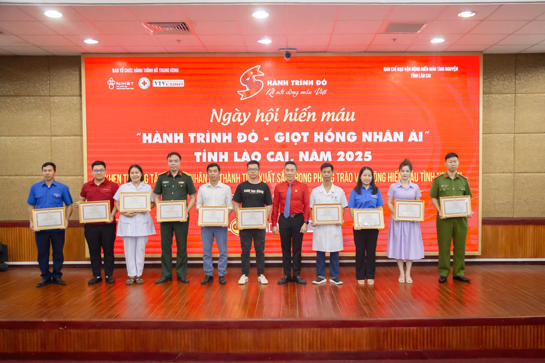 Lào Cai: Khai mạc Hành trình Đỏ 2025 với chủ đề “Giọt hồng nhân ái” 5 tập thể và 5 cá nhân tiêu biểu xuất sắc trong phong trào hiến máu tình nguyện trên địa bàn tỉnh năm 2024 được BCĐ Vận động HMTN TW tôn vinh, khen thưởng.