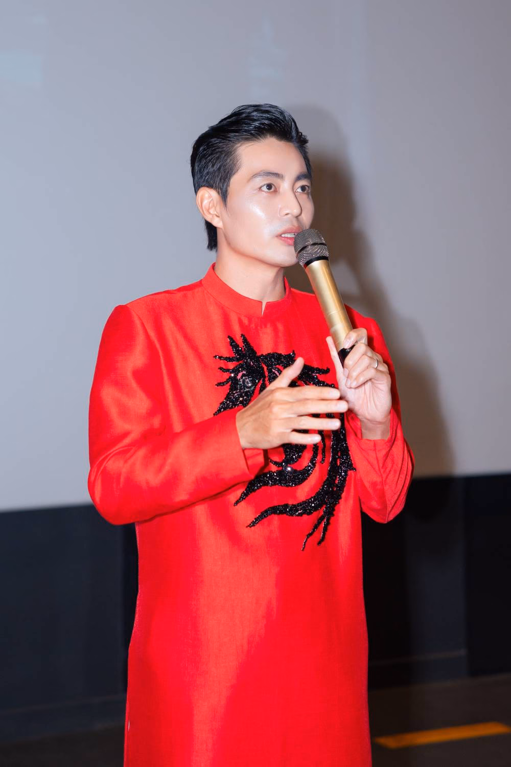 Diễn viên Quốc Huy. Diễn viên Quốc Huy trong vai thám tử Kiên.