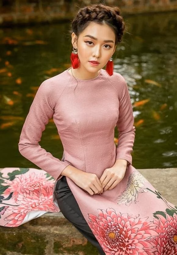 Tóc tết búi quanh đầu
