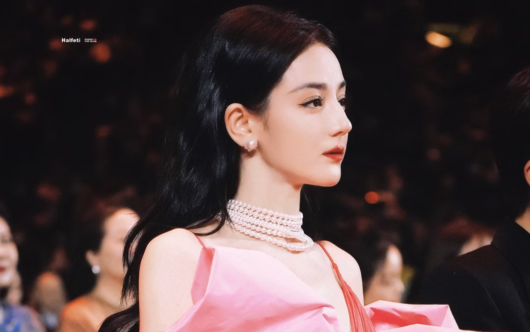 Địch Lệ Nhiệt Ba Địch Lệ Nhiệt Ba