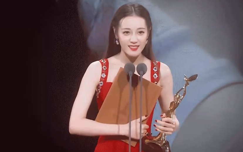 Địch Lệ Nhiệt Ba Địch Lệ Nhiệt Ba