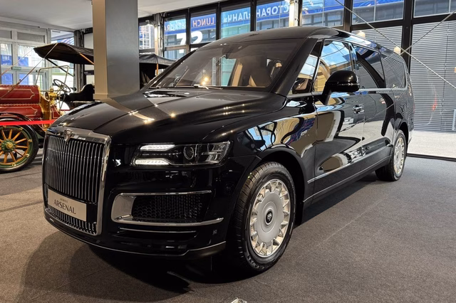 Aurus Arsenal Aurus Arsenal MPV hạng sang