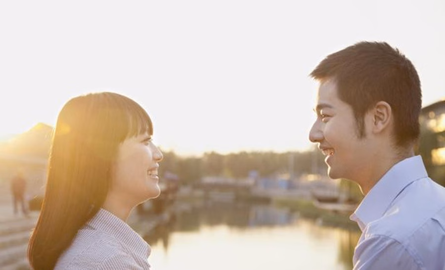 Anh ta rất thích cảm giác mơ hồ, bởi vì mơ hồ không đòi hỏi trách nhiệm.