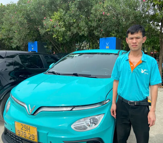 Trạm sạc siêu nhanh giúp công việc lái xe của anh Lê Đăng Thành thuận lợi hơn Trạm sạc siêu nhanh giúp công việc lái xe của anh Lê Đăng Thành thuận lợi hơn