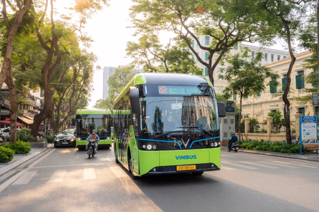 Thành phố Hà Nội chuyển đổi xe buýt sang xe điện Thành phố Hà Nội chuyển đổi xe buýt sang xe điện