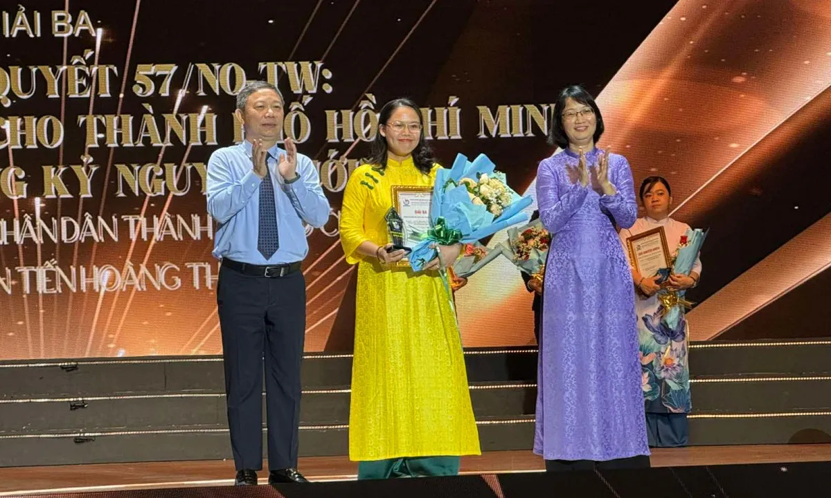 Phóng viên Hoàng Thanh nhận giải Phóng viên Hoàng Thanh nhận giải 3, giải Báo chí TPHCM lần thứ 43-2025
