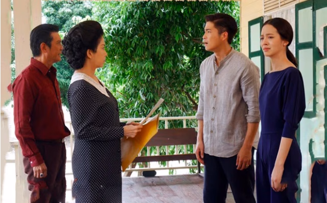 Vợ trẻ choáng váng khi phát hiện nhà và xe đứng tên bố mẹ chồng Vợ trẻ choáng váng khi phát hiện nhà và xe đứng tên bố mẹ chồng