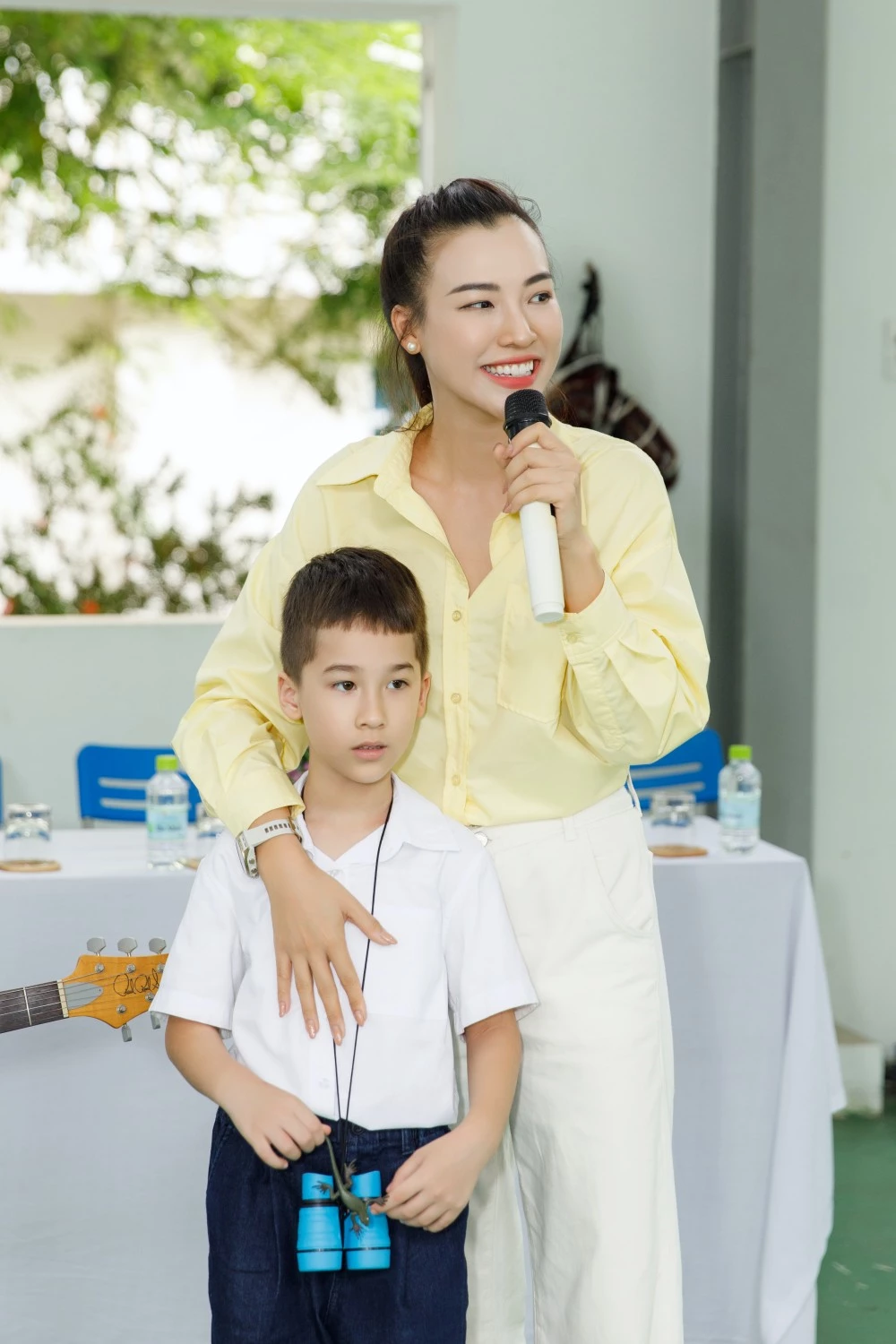 Hoàng Oanh và con trai Hoàng Oanh cùng con trai