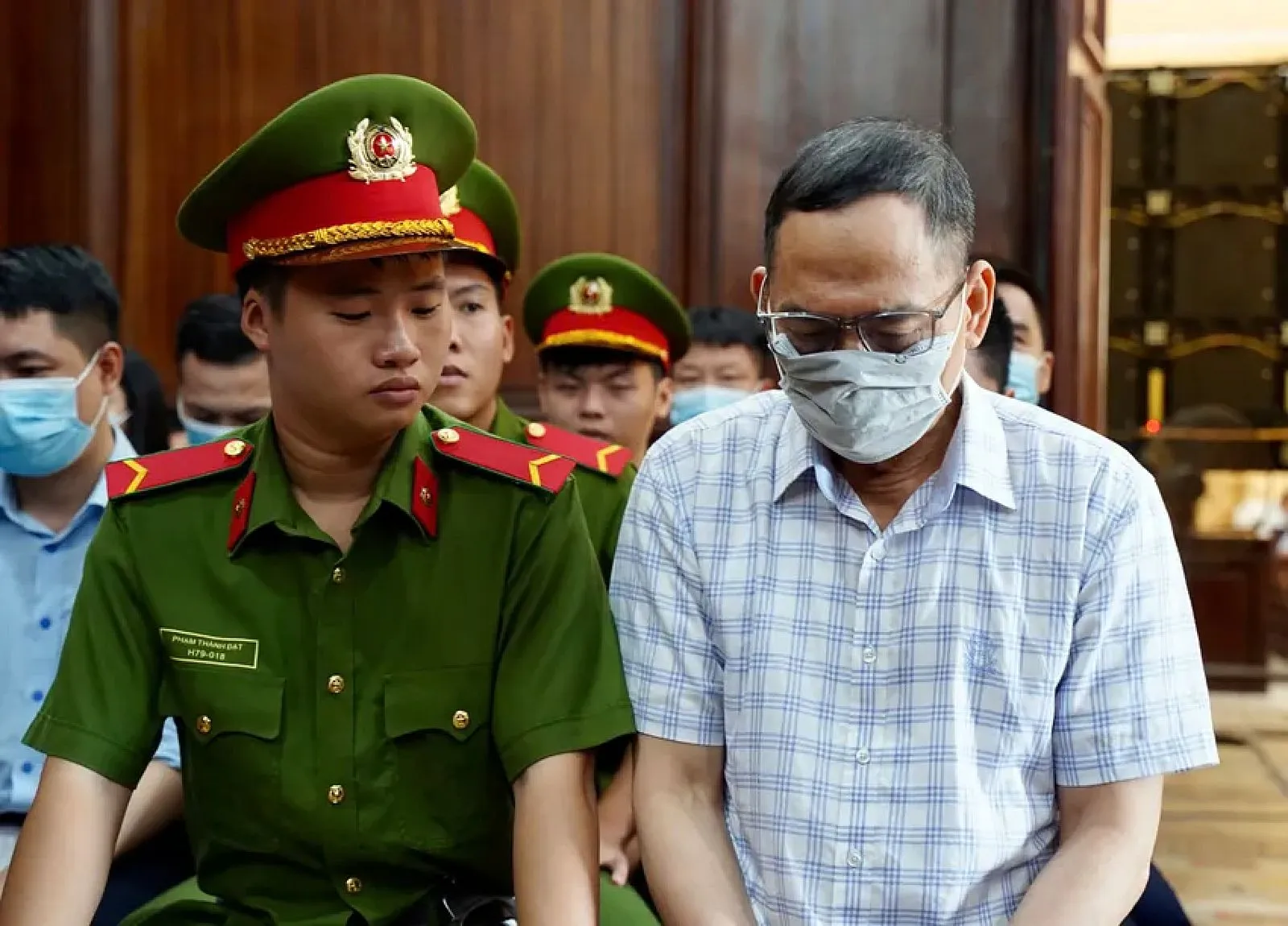 Cựu giám đốc Hoàng Quốc Hùng Cựu giám đốc Hoàng Quốc Hùng tại phiên xét xử