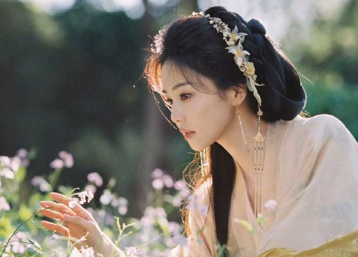 Lâm Giang Tiên vừa chiếu Lâm Giang Tiên vừa chiếu, hậu trường đã 'chiếm sóng'