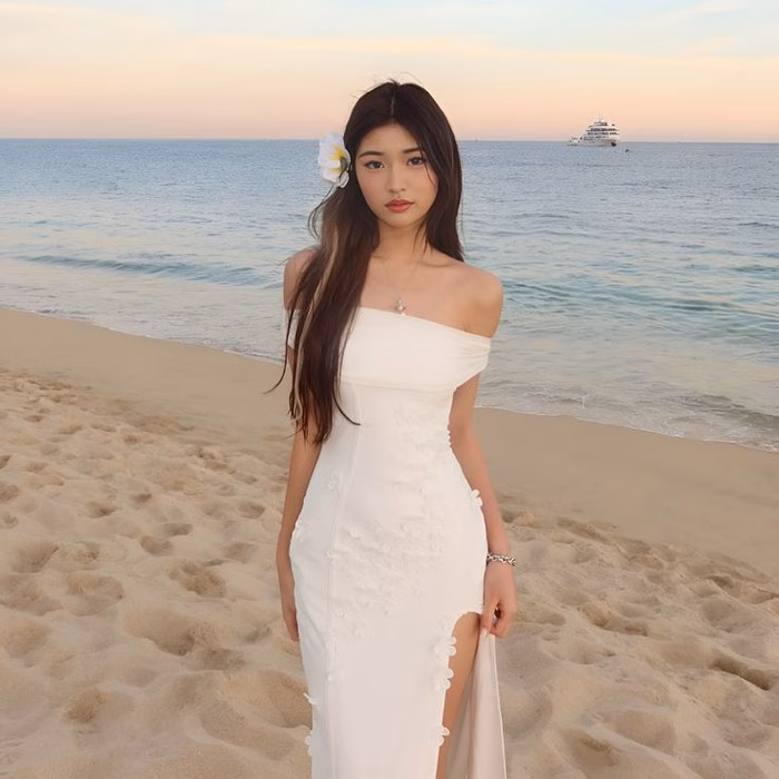 Váy trắng thướt tha trên biển